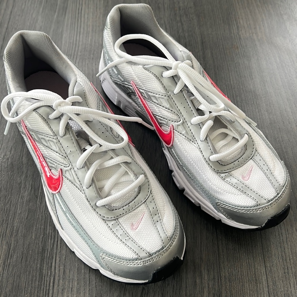 NWOB Nike Initiator Athletic Shoe Size 9